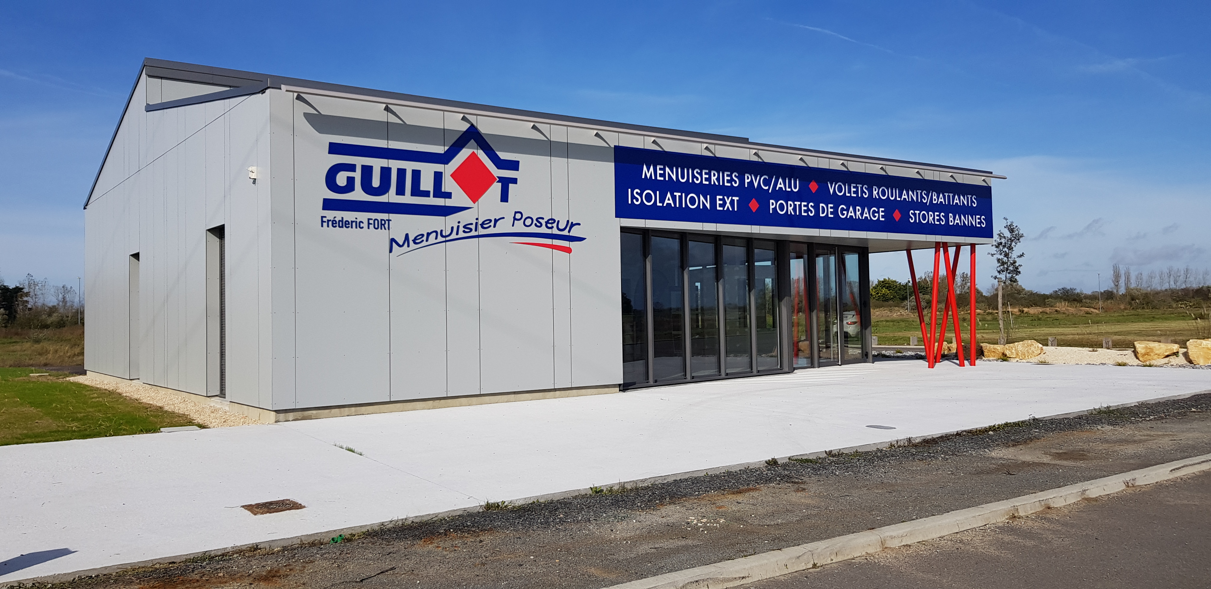 Guillot Menuiserie Saint Jean de Monts showroom 1