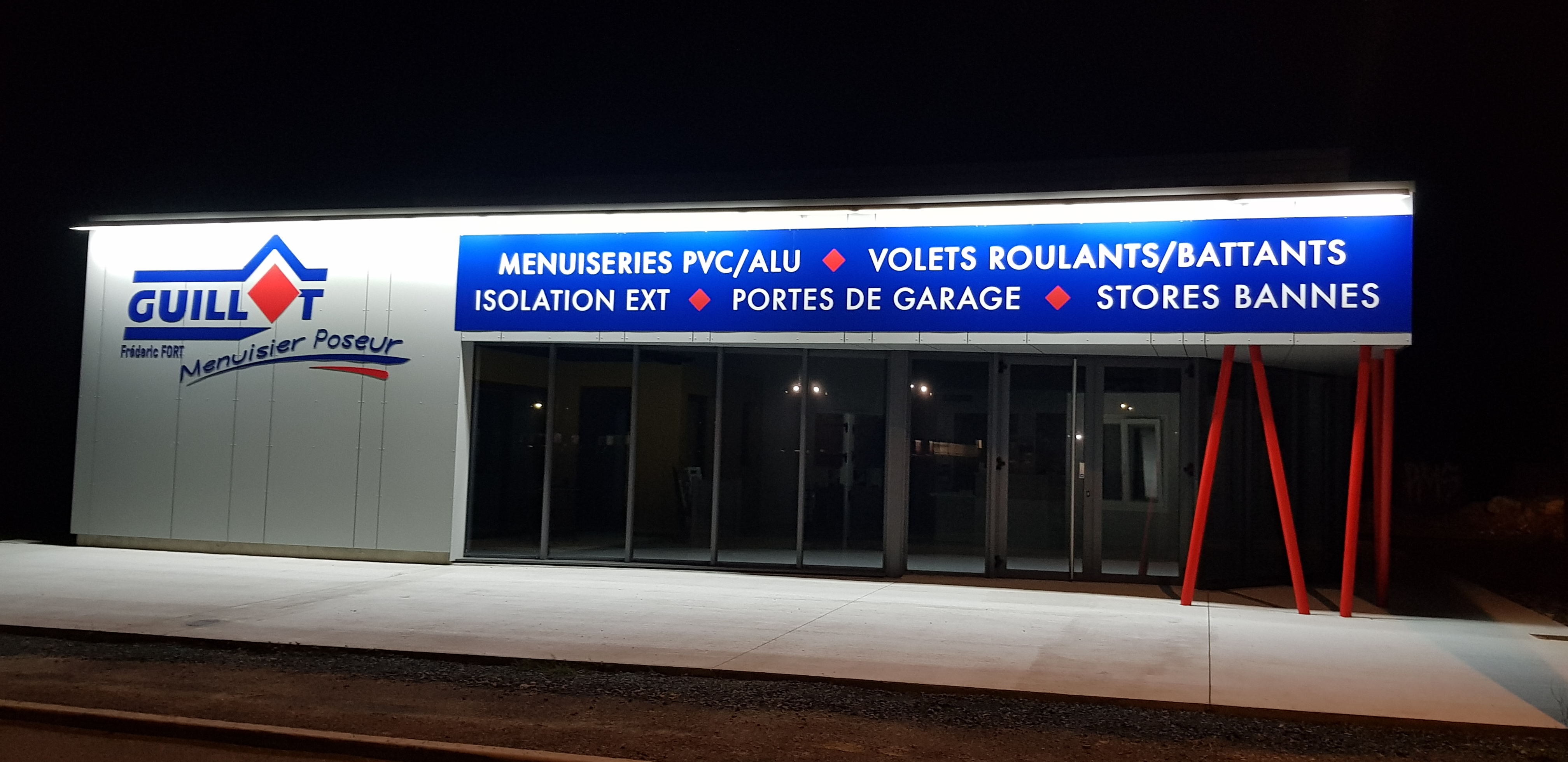 Guillot Menuiserie Saint Jean de Monts showroom 2